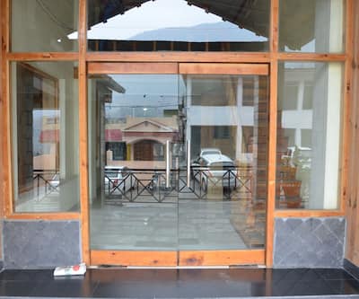 https://imgcld.yatra.com/ytimages/image/upload/t_hotel_yatra_city_desktop/v1443507649/Domestic Hotels/Hotels_Kullu/The Valley View Resort/DSC_4703.jpg